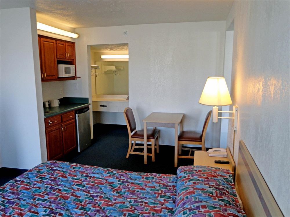 Days Inn By Wyndham Indianapolis South Exteriör bild