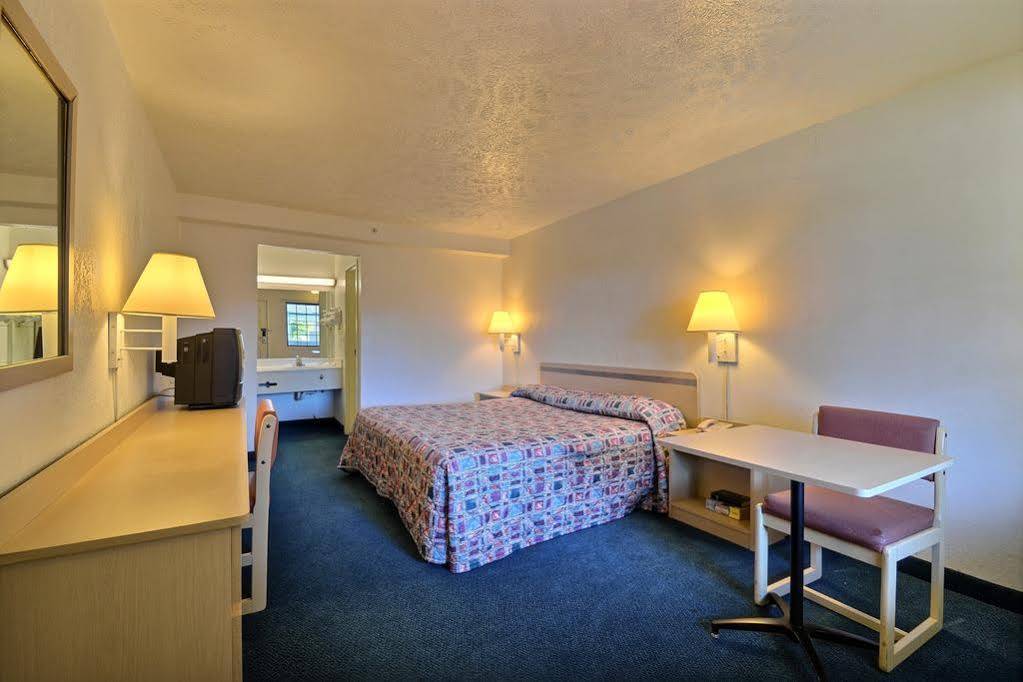 Days Inn By Wyndham Indianapolis South Exteriör bild
