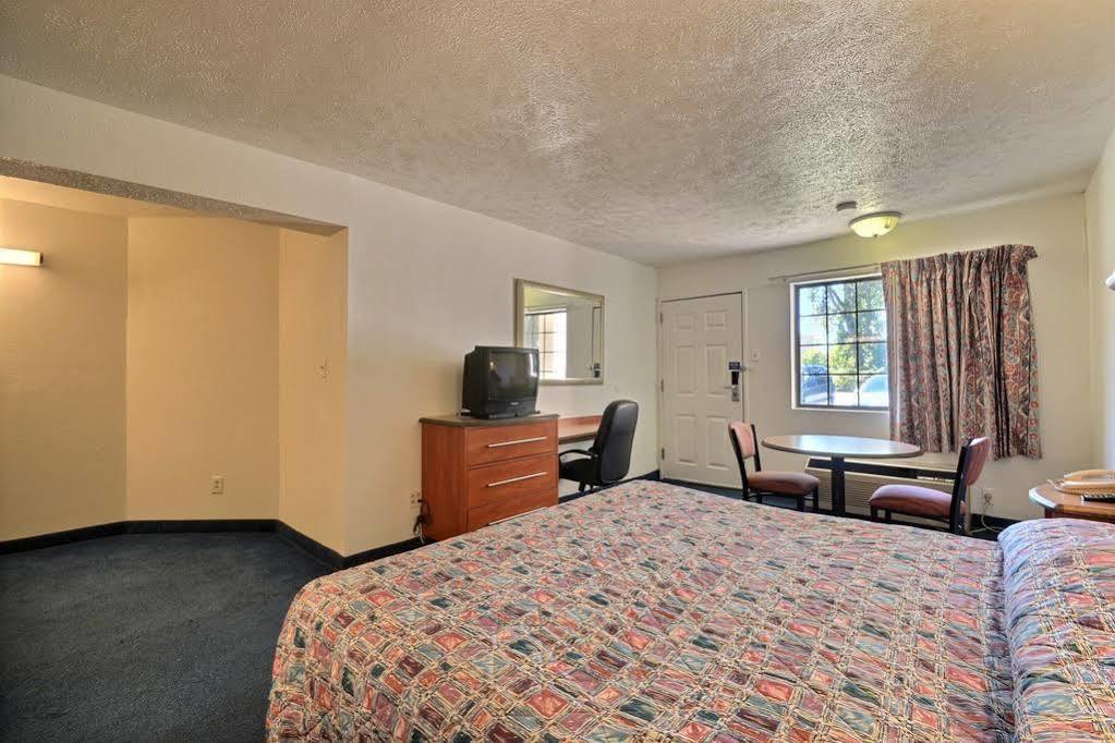 Days Inn By Wyndham Indianapolis South Exteriör bild