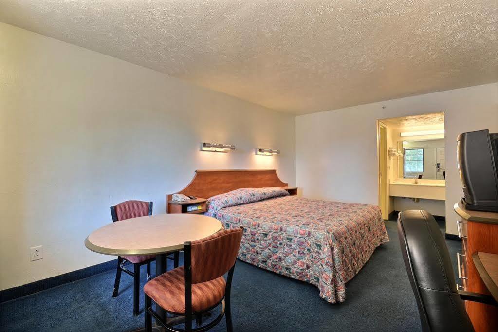 Days Inn By Wyndham Indianapolis South Exteriör bild